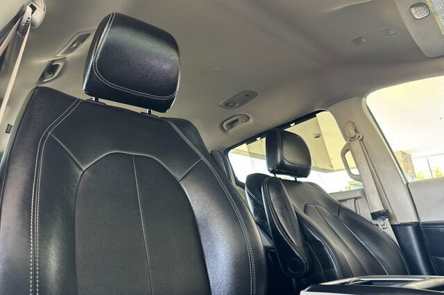 Used 2022 Chrysler Pacifica Touring-L FWD image 15