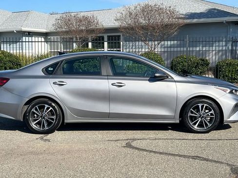 Used 2024 Kia Forte LXS FWD image 3