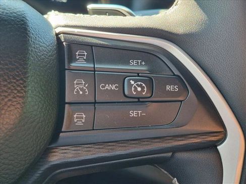 Used 2023 Jeep Grand Cherokee L Laredo AWD/4WD image 11