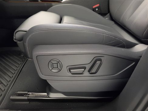 Used 2025 Audi Q5 Premium Plus w/ Premium Plus image 16