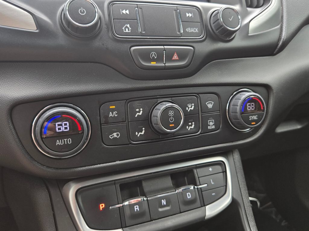 Used 2024 GMC Terrain SLT AWD/4WD image 30