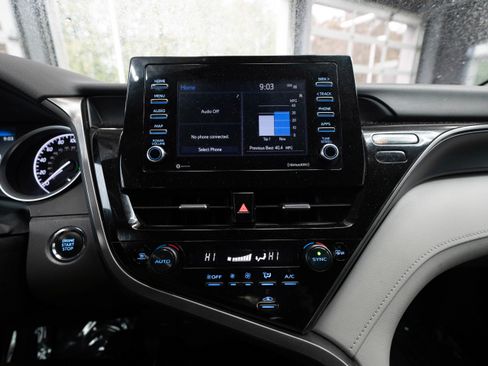 Used 2024 Toyota Camry LE w/ Convenience Package image 17