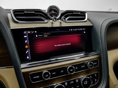 Used 2023 Bentley Bentayga Extended Wheelbase AWD/4WD image 76