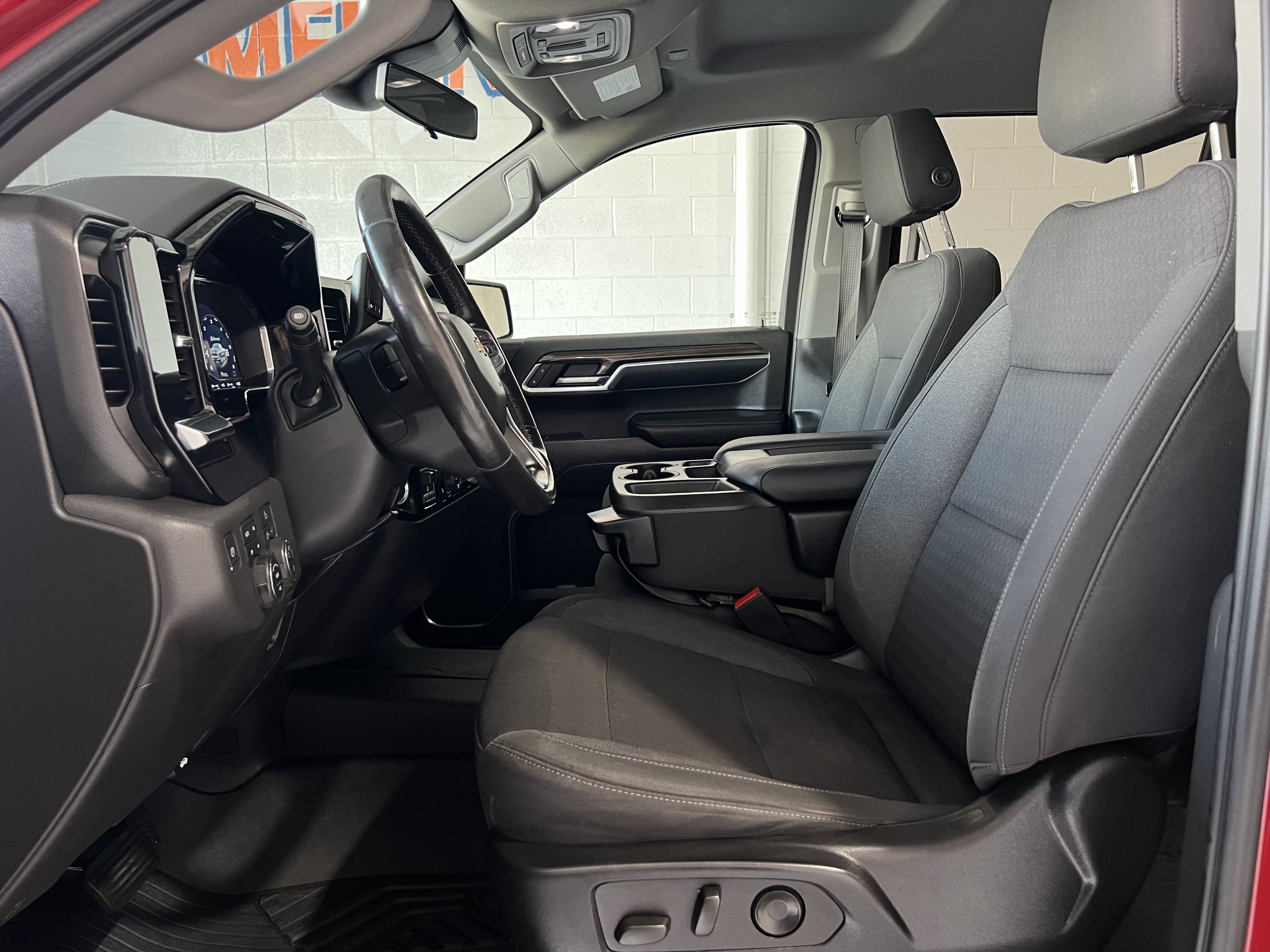 Used 2022 Chevrolet Silverado 1500 LT AWD/4WD image 11