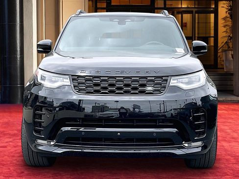 Used 2025 Land Rover Discovery Dynamic SE AWD/4WD image 3