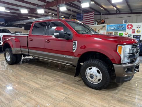 Used 2017 Ford F350 King Ranch w/ King Ranch Ultimate Package AWD/4WD image 3