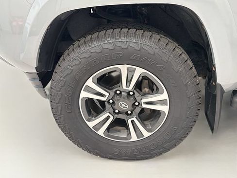 Used 2018 Toyota Tacoma TRD Sport AWD/4WD image 23