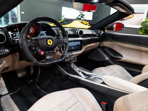 Certified 2022 Ferrari Portofino M image 25
