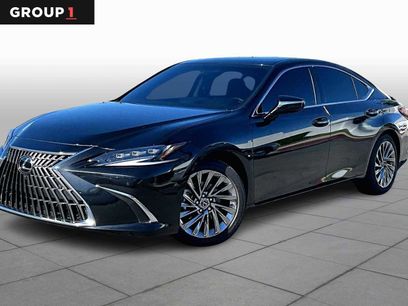 Used 2025 Lexus ES 300h w/ Luxury Package