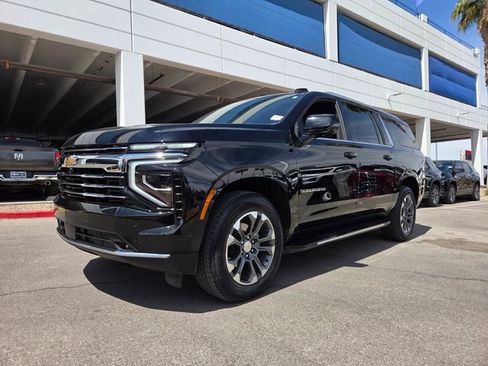 Certified 2025 Chevrolet Suburban LT w/ Comfort Package image 2