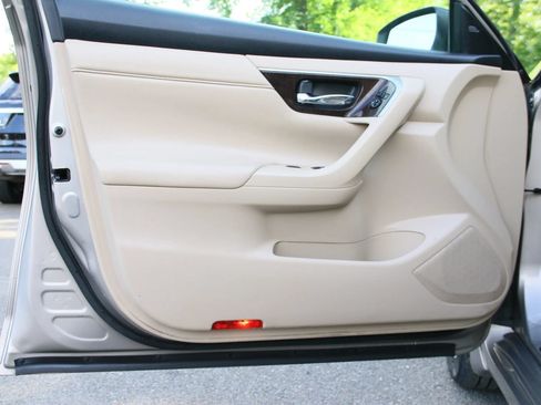 Used 2014 Nissan Altima 2.5 SL w/ Technology Package FWD image 9