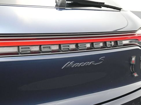 Certified 2021 Porsche Macan S AWD/4WD image 14