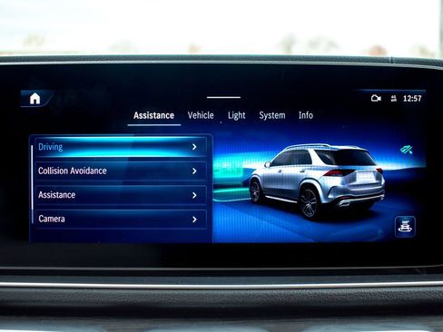 Used 2024 Mercedes-Benz GLE 450e 4MATIC image 25