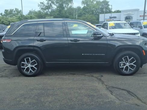 Certified 2023 Jeep Grand Cherokee Limited AWD/4WD image 9