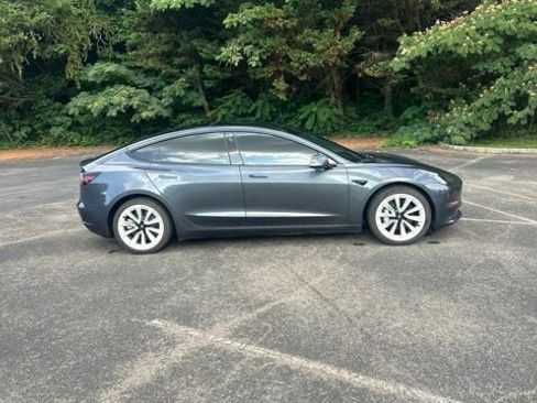 Used 2022 Tesla Model 3 Long Range AWD/4WD image 5