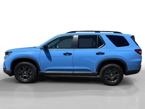 Used 2025 Honda Pilot TrailSport image 2