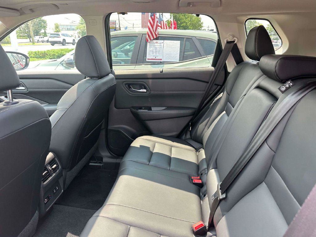 Used 2024 Nissan Rogue SL w/ SL Premium Package AWD/4WD image 10