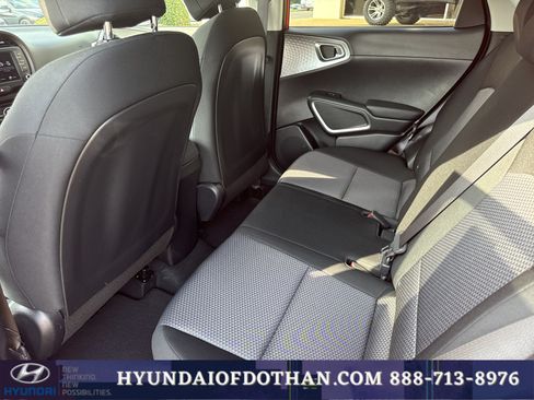 Used 2025 Kia Soul LX w/ LX Technology Package FWD image 12