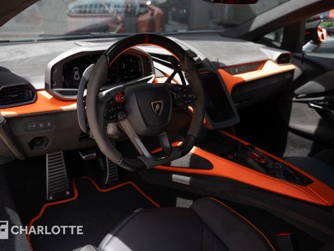 Used 2024 Lamborghini Revuelto AWD/4WD image 3