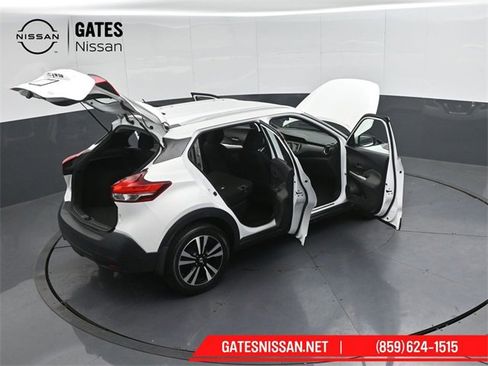 Used 2018 Nissan Kicks SV image 47