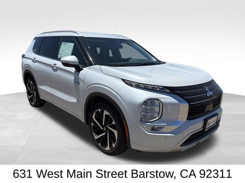 Used 2023 Mitsubishi Outlander SEL AWD/4WD image 2