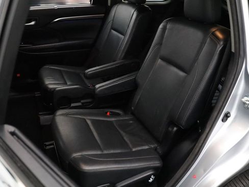 Used 2015 Toyota Highlander Limited w/ Driver Technology Package AWD/4WD image 10