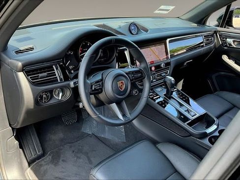 Used 2026 Porsche Macan AWD/4WD image 17