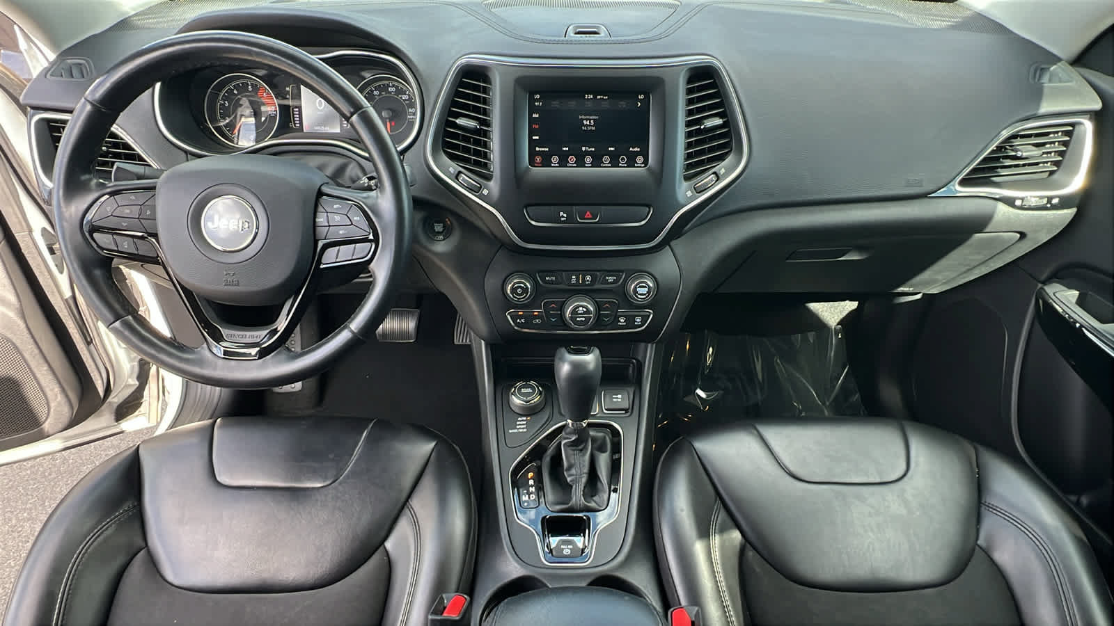 Used 2020 Jeep Cherokee Latitude Plus AWD/4WD image 27