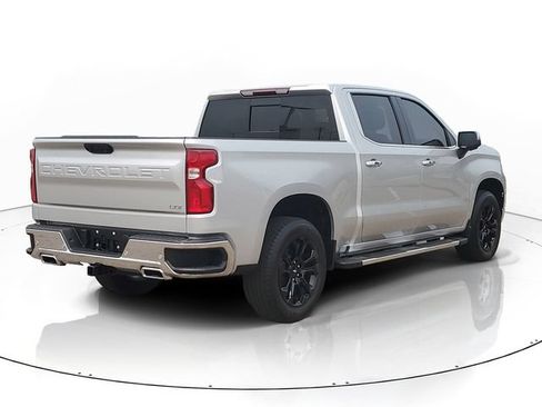 Used 2022 Chevrolet Silverado 1500 LTZ w/ LTZ Premium Package AWD/4WD image 3