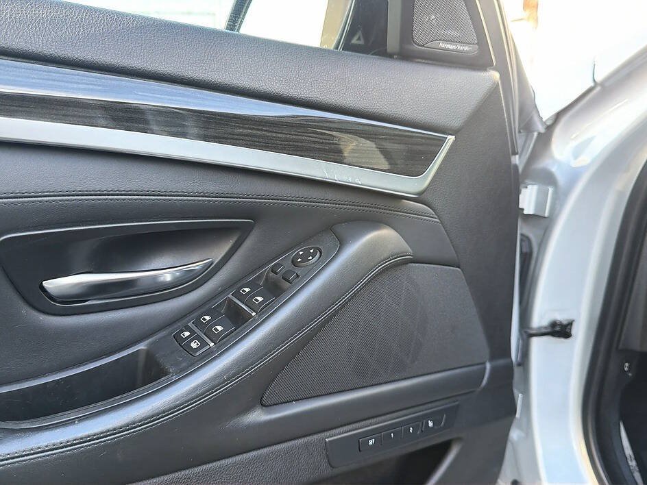 Used 2015 BMW 550i Sedan RWD image 4
