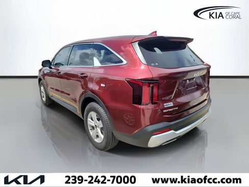 Certified 2025 Kia Sorento LX FWD image 4