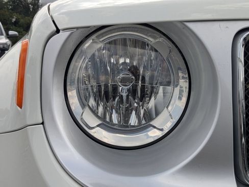 Used 2018 Jeep Renegade Limited FWD image 12