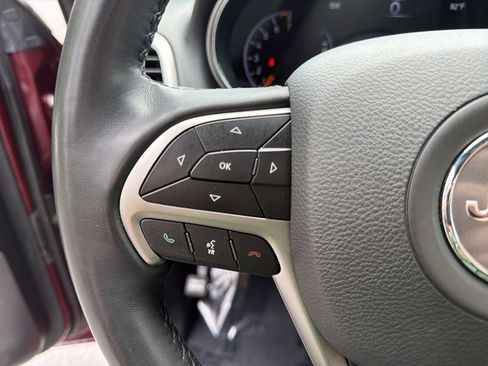 Used 2022 Jeep Grand Cherokee Laredo X RWD image 36