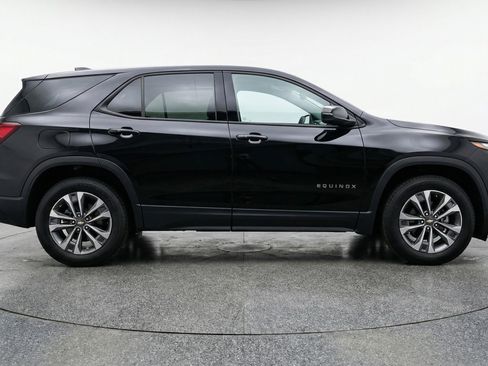 Used 2025 Chevrolet Equinox LT FWD image 11