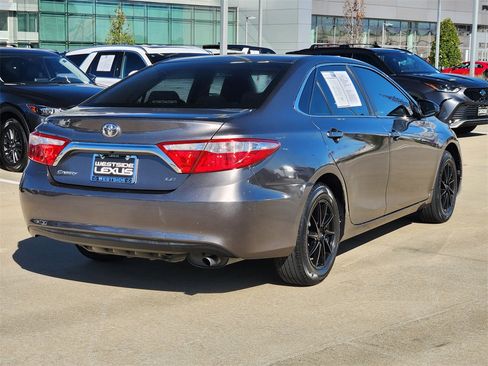 Used 2015 Toyota Camry LE image 7