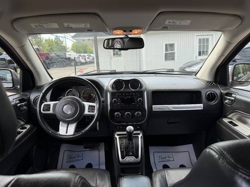 Used 2017 Jeep Compass Latitude AWD/4WD image 9