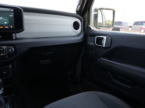 Used 2026 Jeep Wrangler Unlimited Sahara AWD/4WD image 6