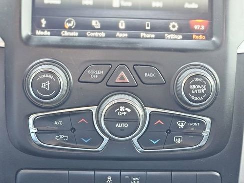 Used 2019 RAM 1500 Classic SLT w/ Luxury Group image 24