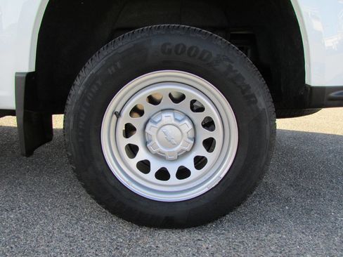 Used 2024 Chevrolet Colorado W/T w/ Safety Package RWD image 10