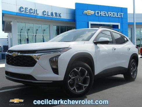 New 2025 Chevrolet Trax LT w/ Driver Confidence Package image 1