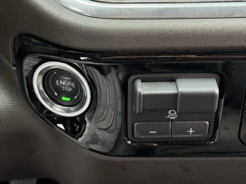 Used 2025 GMC Sierra 1500 SLT image 19