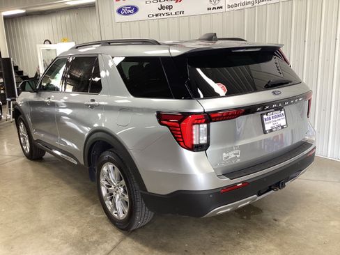 Used 2025 Ford Explorer Active w/ Active Comfort Package AWD/4WD image 3