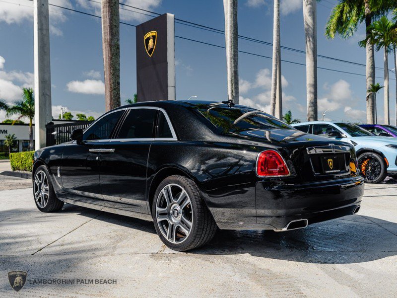 Used 2017 Rolls-Royce Ghost RWD image 3