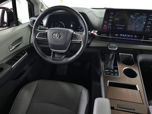 Used 2022 Toyota Sienna XLE w/ XLE Plus Package AWD/4WD image 19