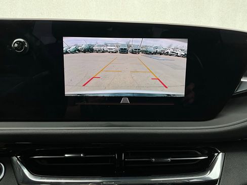 Used 2025 Buick Envista Sport Touring image 31