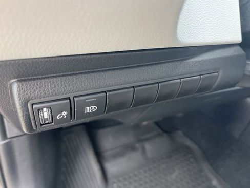 Used 2025 Toyota Corolla SE image 13