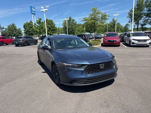 Used 2025 Honda Accord SE image 4