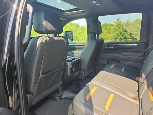 Used 2025 GMC Sierra 2500 AT4 w/ AT4 Premium Plus Package AWD/4WD image 15