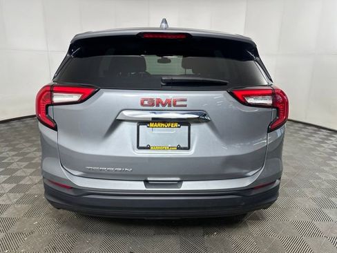 Used 2023 GMC Terrain SLE image 4