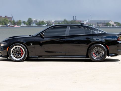 Used 2016 Dodge Charger SRT Hellcat w/ Harman/Kardon Audio Group RWD image 17